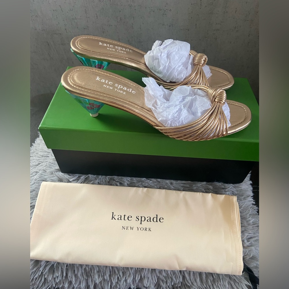 NWT $248 Kate Spade Metallic Gold tiki sandals size 8.5 in box.